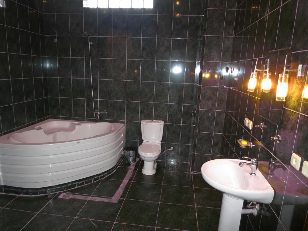 Batumi Sun Hostel Quarto foto